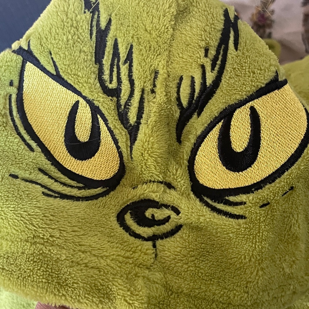 Green Grinch Robe and Slippers Set - Picture 3 of 3
